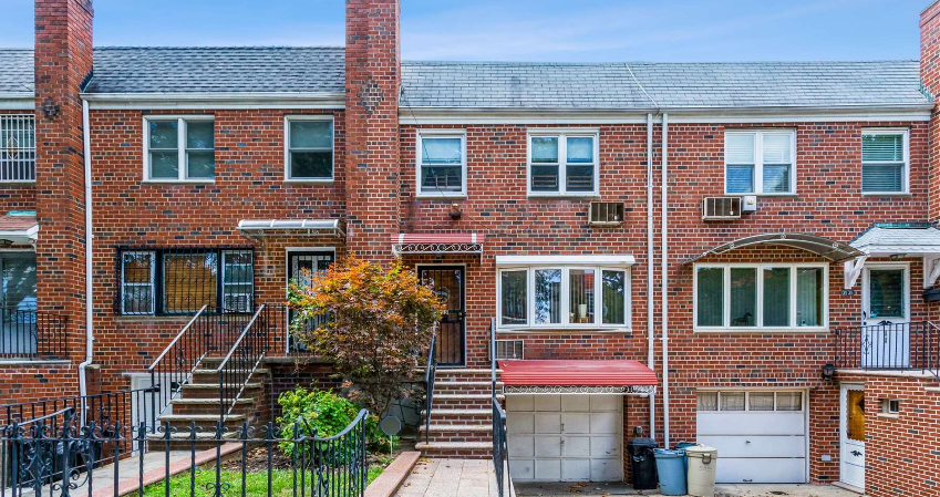 Laura  Chattoo Queens